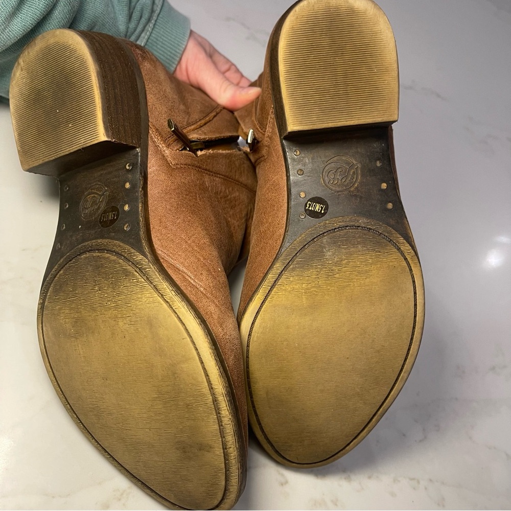 Lucky Brand Chic Brown Leather Ankle Booties w/ zipper detail - Picture 10 of 13